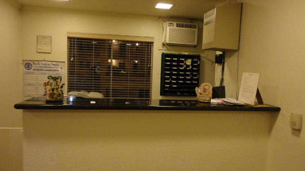 Imperial 400 Motor Inn Needles Bagian luar foto